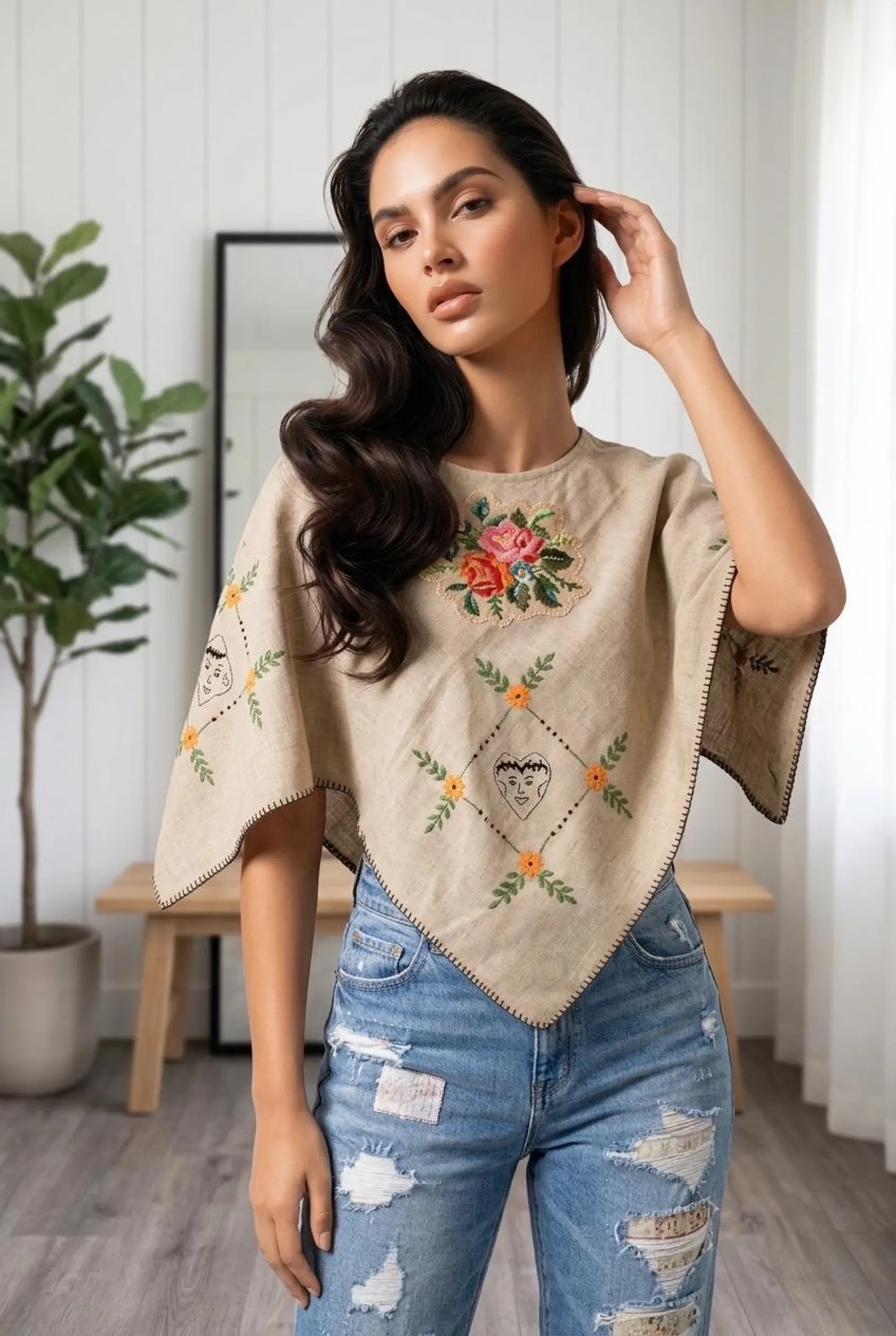 Top din pânză de in cu broderie florală lucrată manual